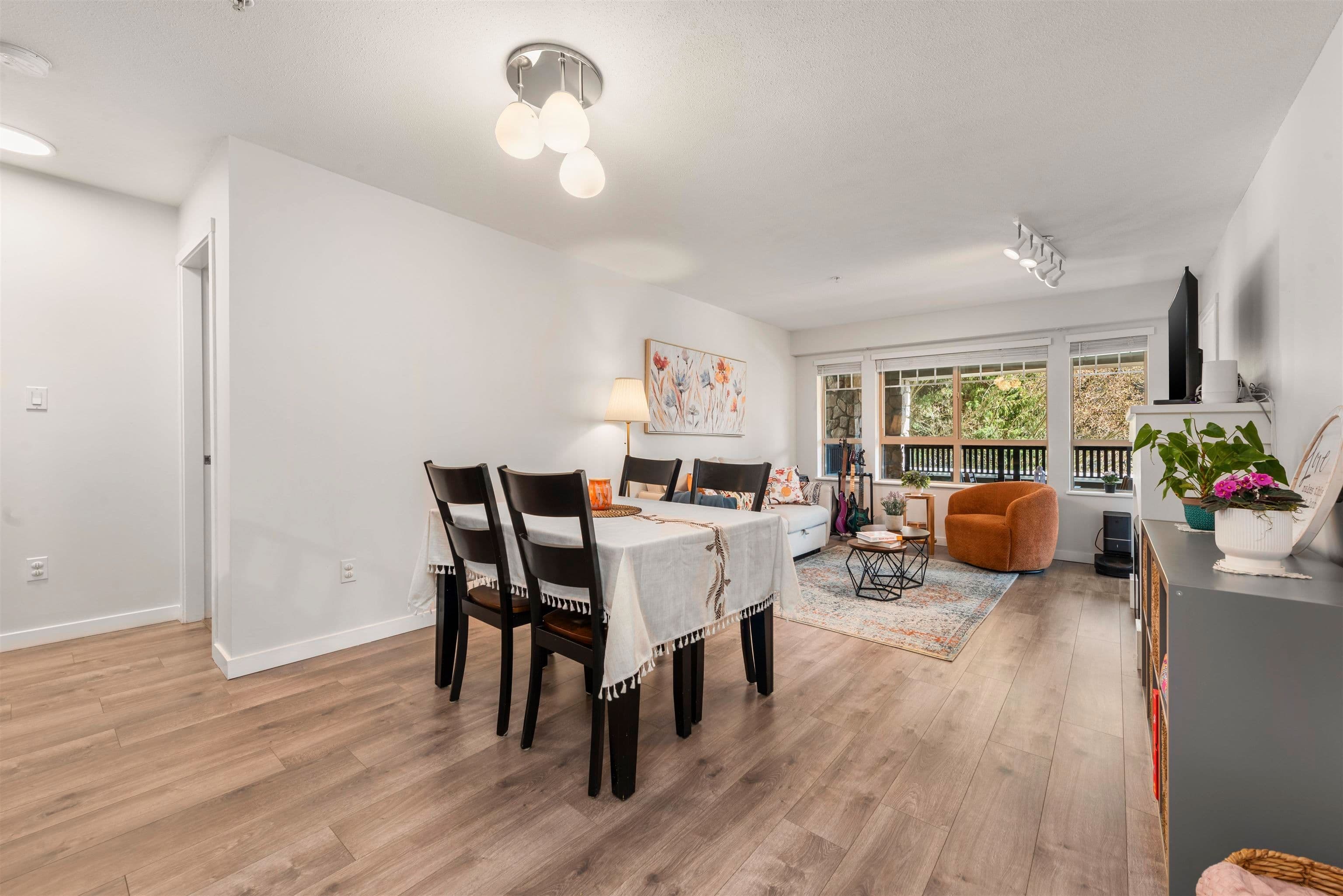 Property photo 427c3b5b-f3e3-46a3-aaad-d630520a3b93