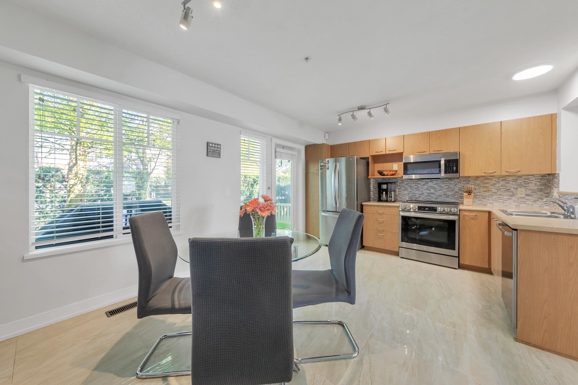 Property photo 6b8af54e-611d-42b1-976d-767f0aa1552d