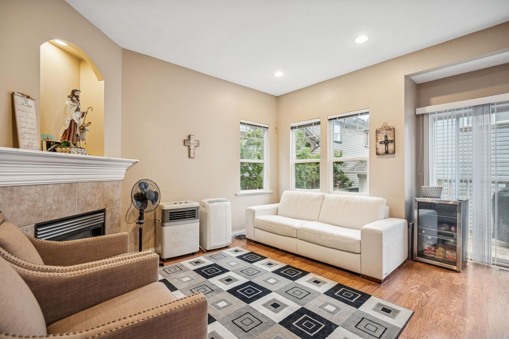 Property photo 77fae30f-3d4a-417d-98d9-bbe0f70e17a5