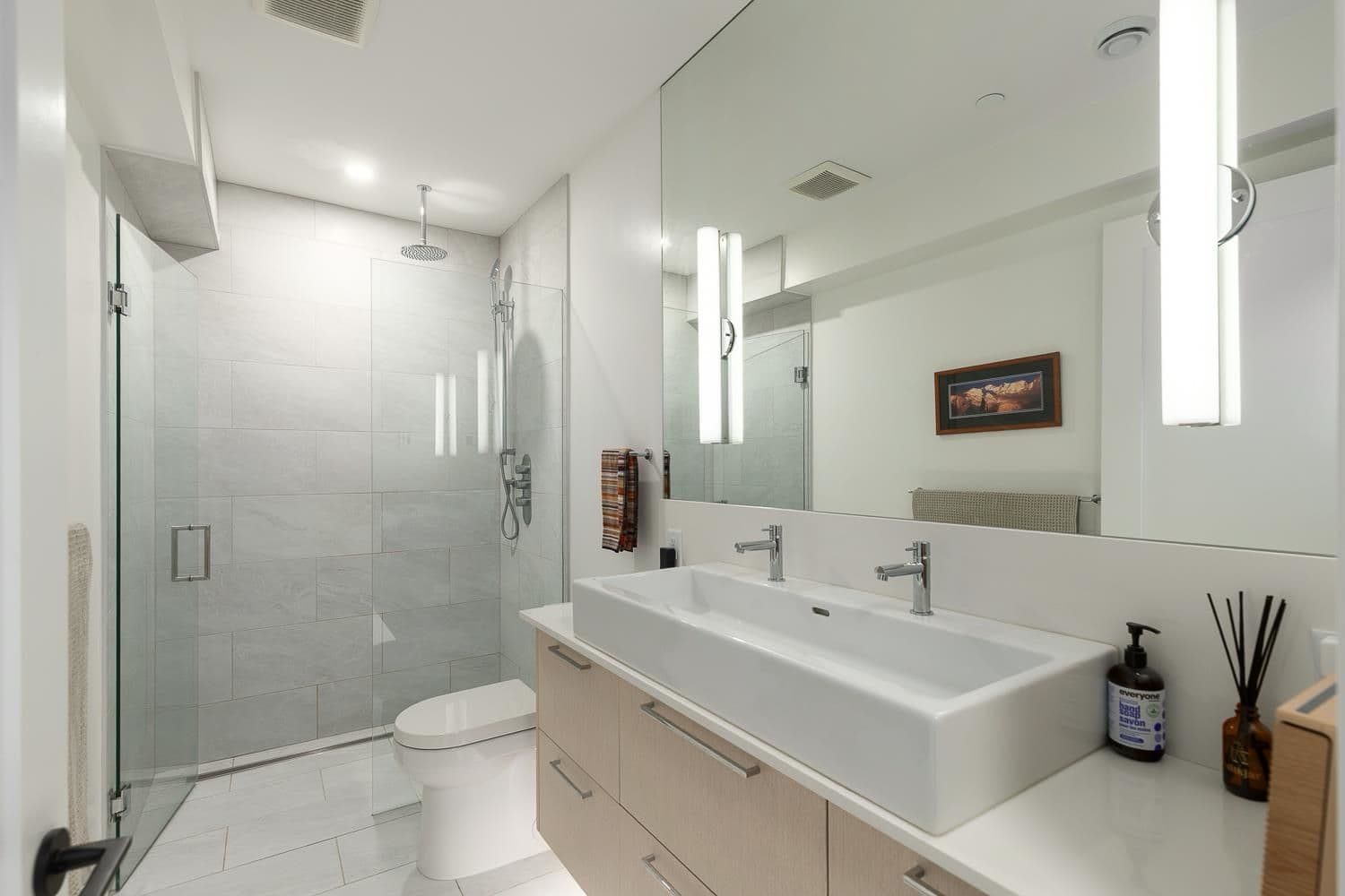 Property photo b658e0a1-a950-4d42-91d9-f0bd47245b24