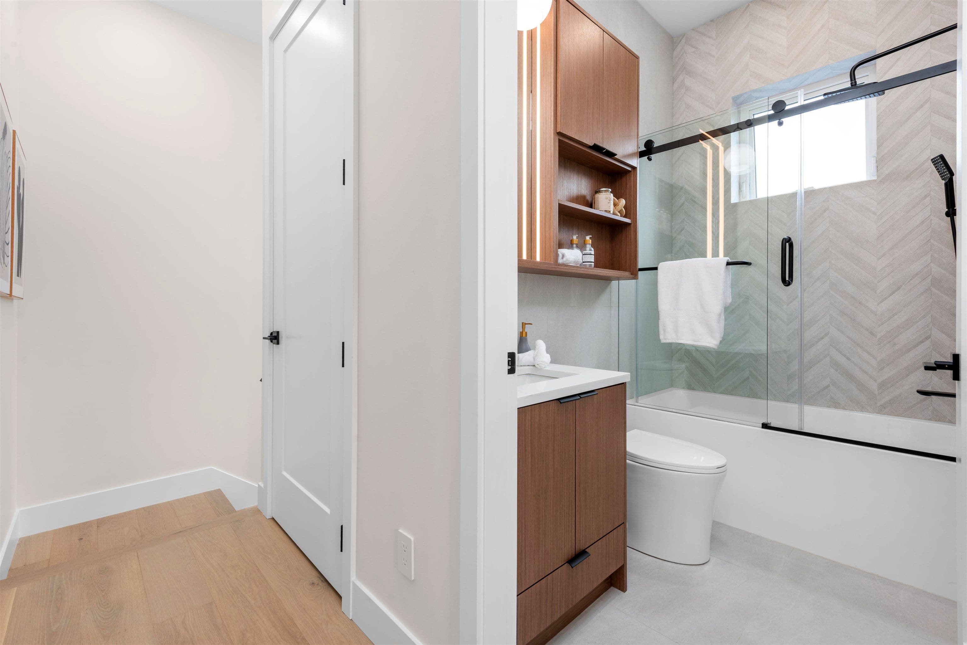 Property photo b804e957-6c53-4c58-ae72-a2a9b954261e