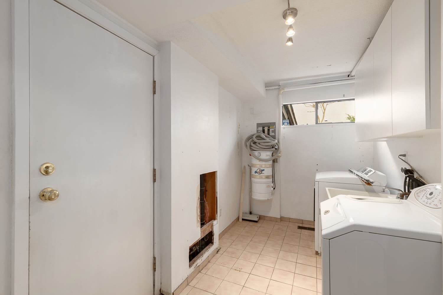 Property photo ce06523b-054a-40b2-a8b1-8728a621b09b