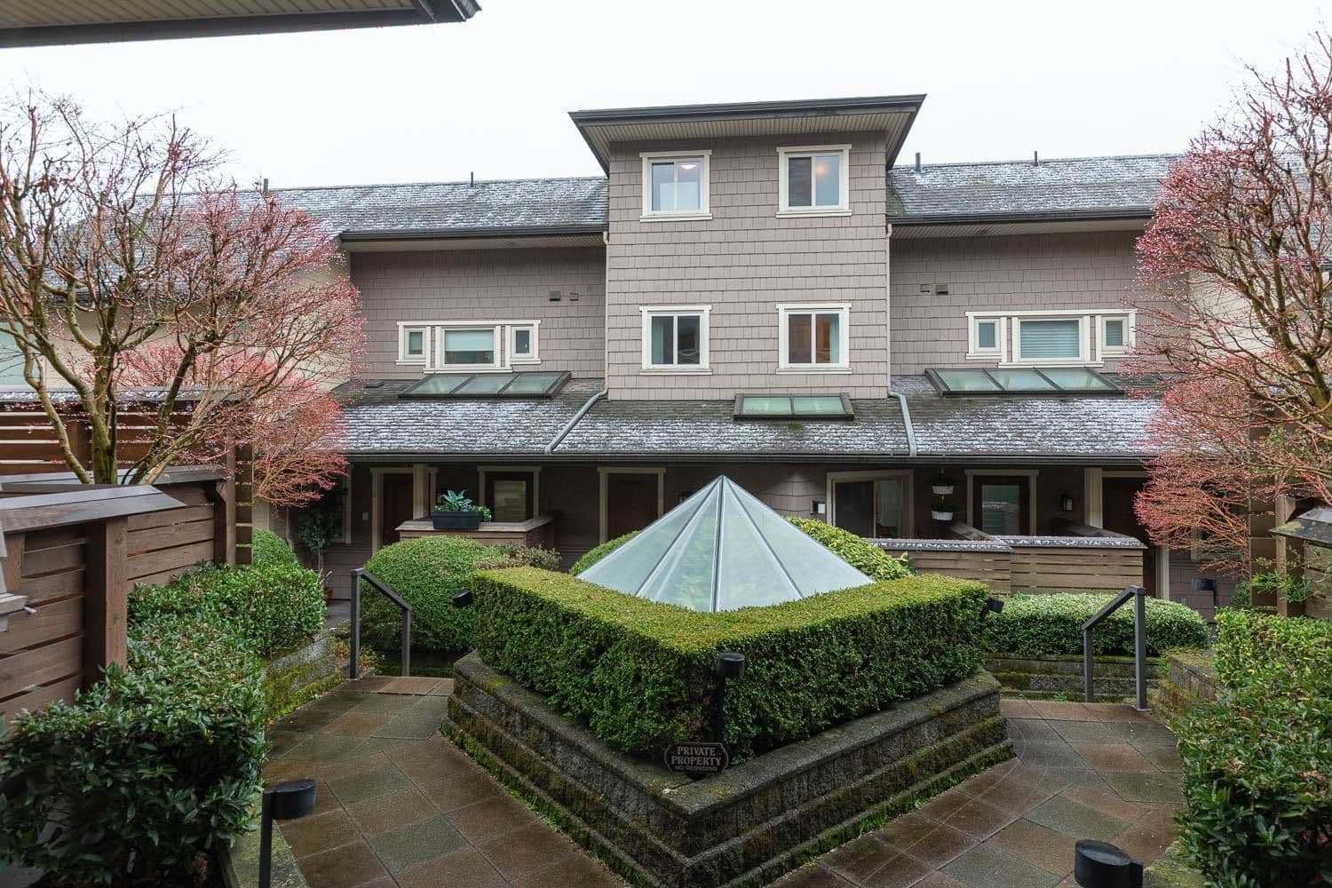 Property photo d824e486-7ce1-42eb-9e19-62115770a9c2