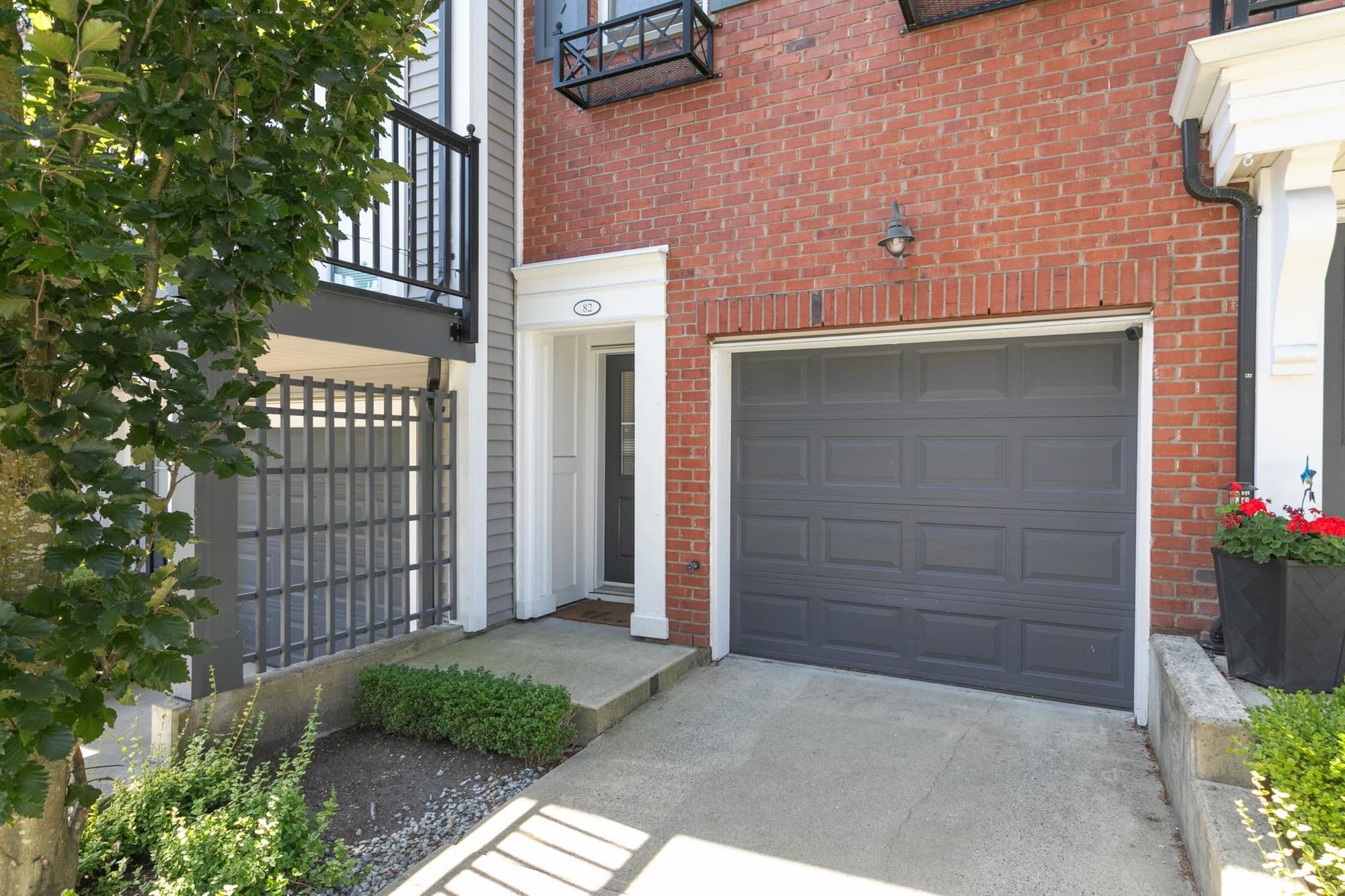 Property photo e07c81b5-3571-4afb-b9c5-bc69f8d377bd