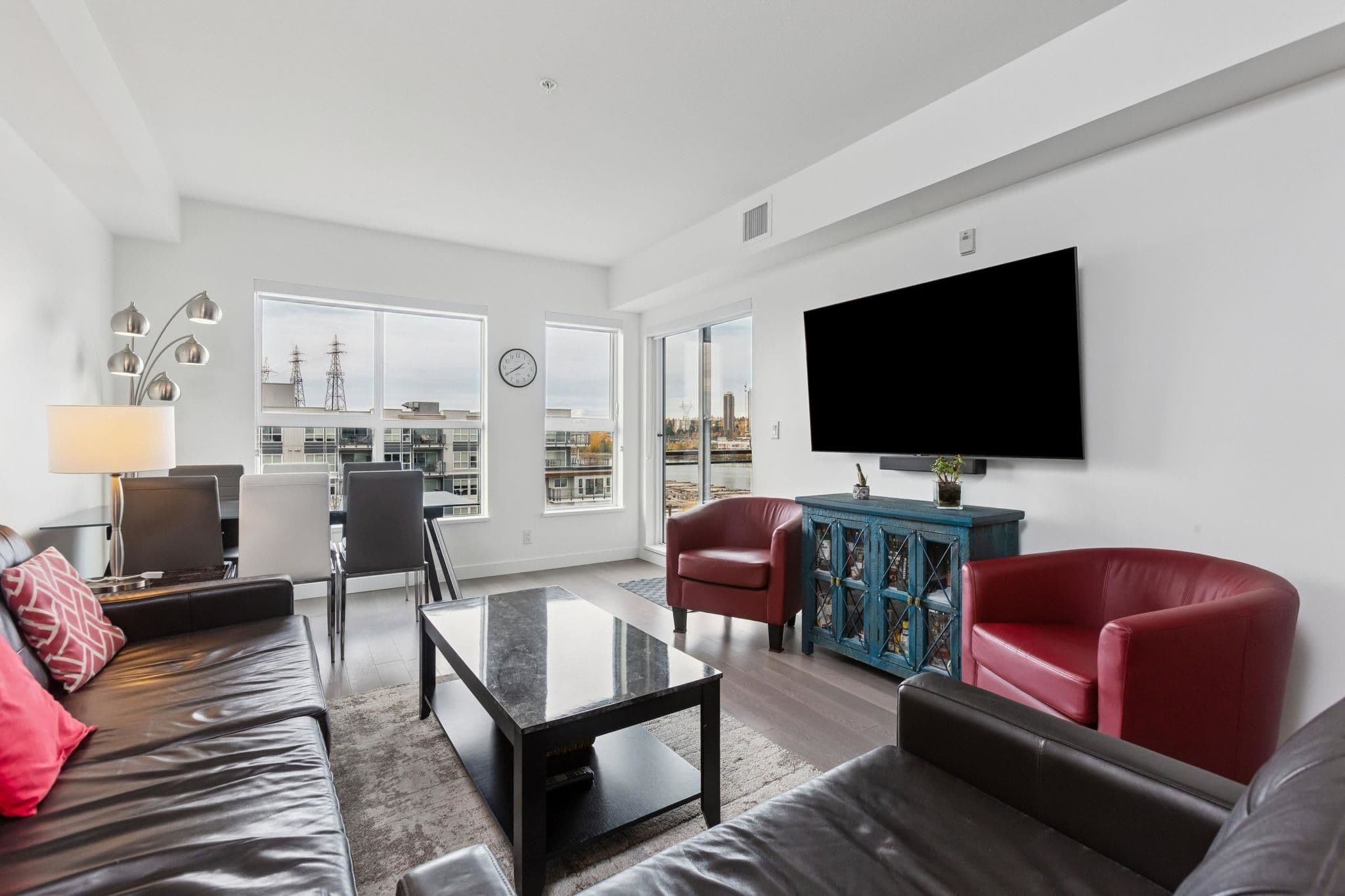 Property photo e370d83e-0d22-4625-a555-52a6df503065