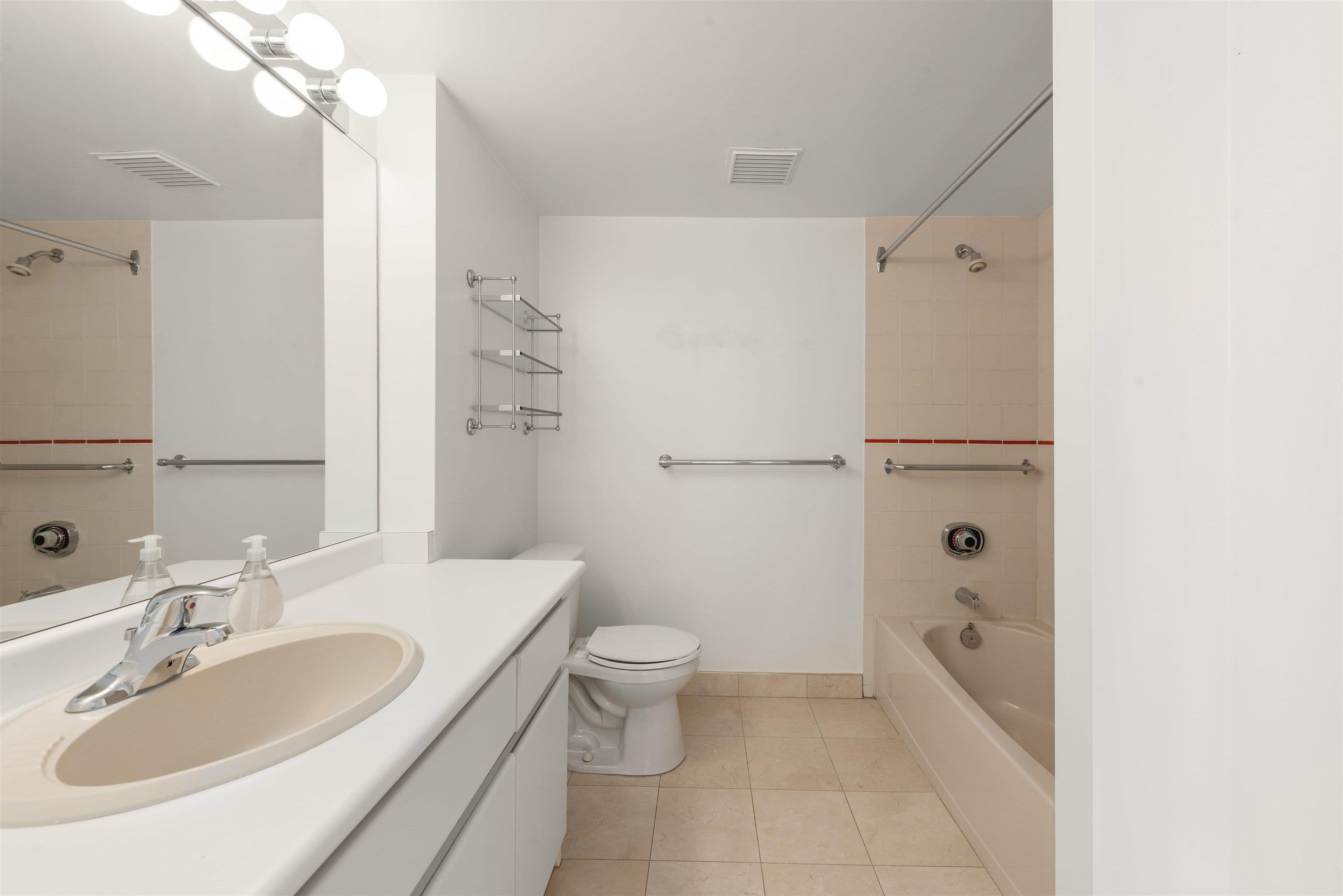 Property photo f319cac7-81b4-4236-90f8-b15a60aee353