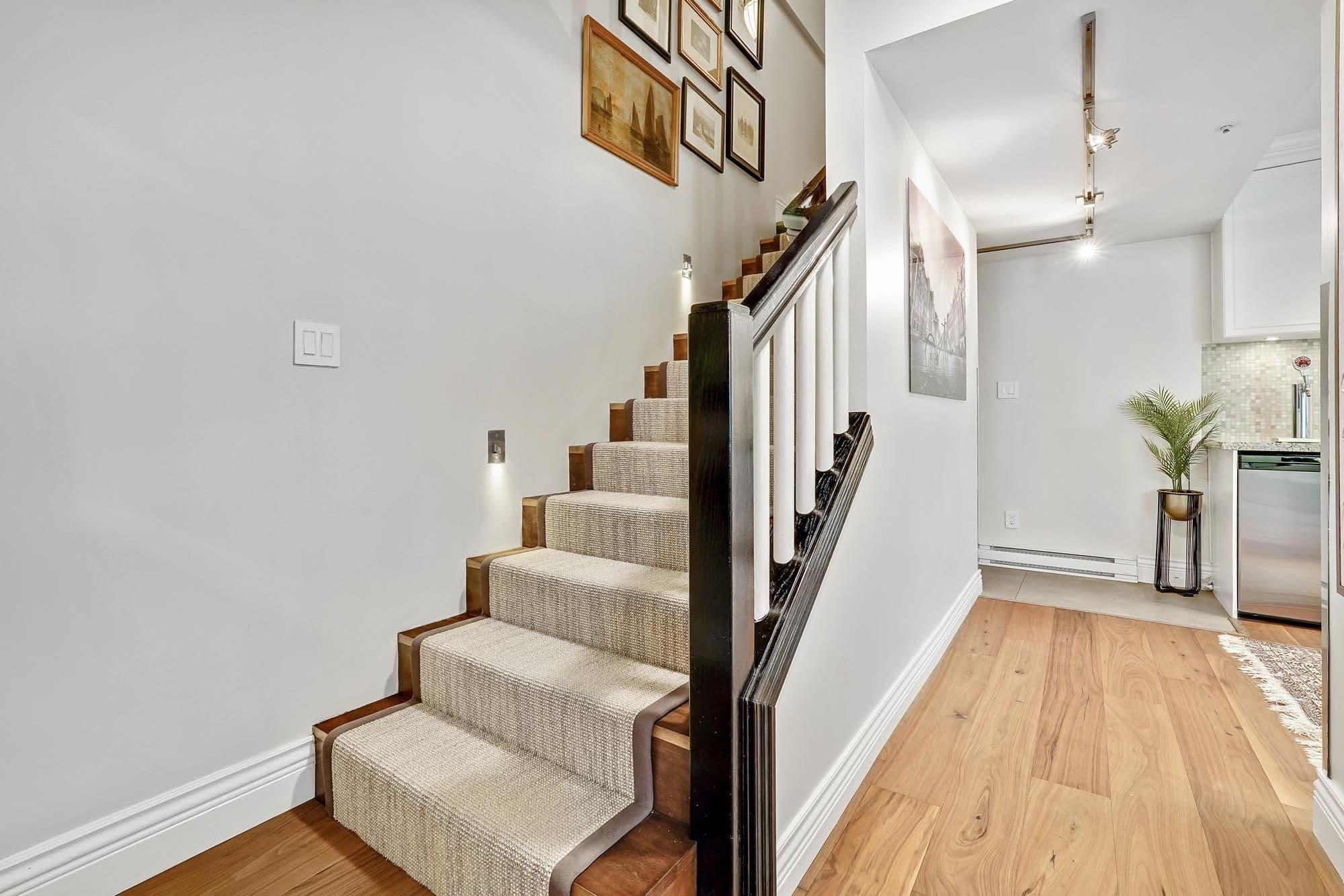 Property photo f6020f85-7938-47f2-ace7-8be9fb6cce2e