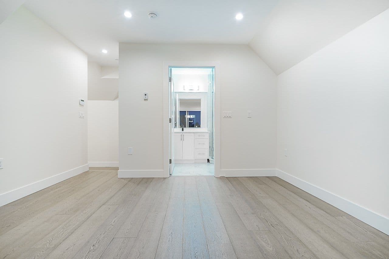 Property photo ee63a6ec-17a3-441c-8cab-f9eaf10c647c