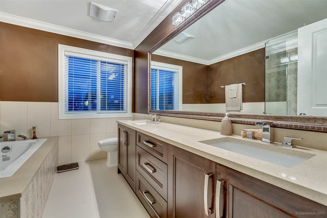 Property photo b5b6b253-5430-4c84-8cd4-3cc2ecb33e1f