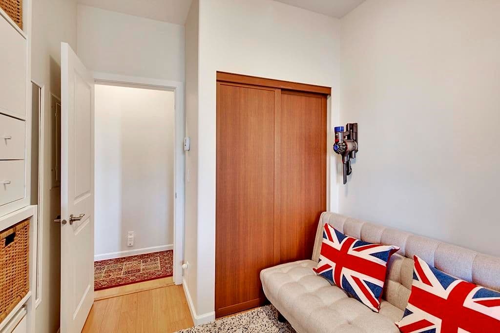 Property photo b79bf074-3946-4e57-a036-6a13aa9af6b9