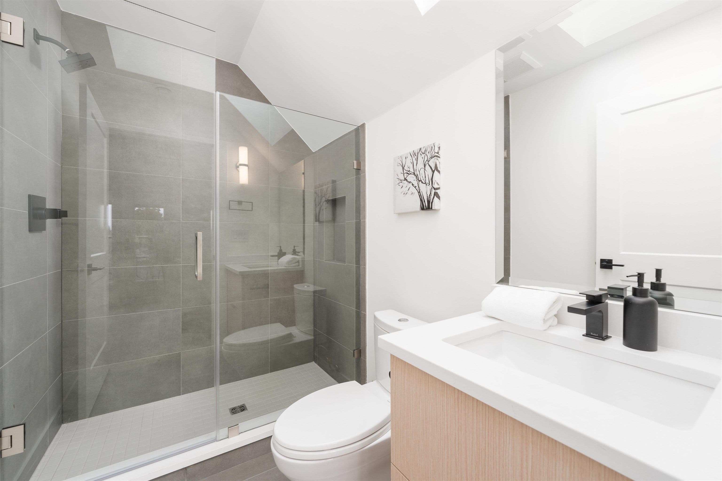 Property photo b997d102-7909-47b9-923b-dadb25ab877a
