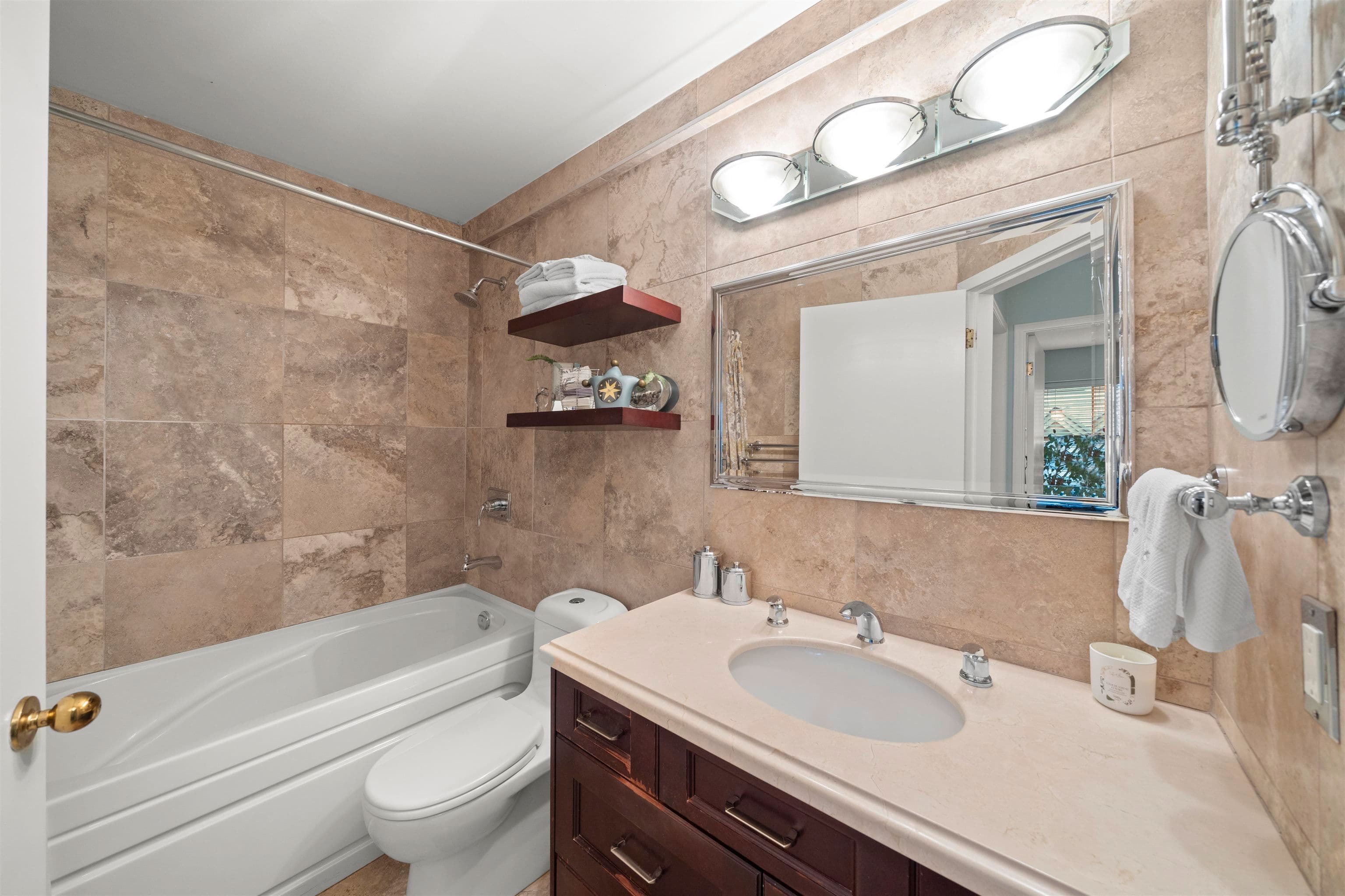 Property photo 8a8c8c40-2055-4a81-9aab-1563acd5f0db