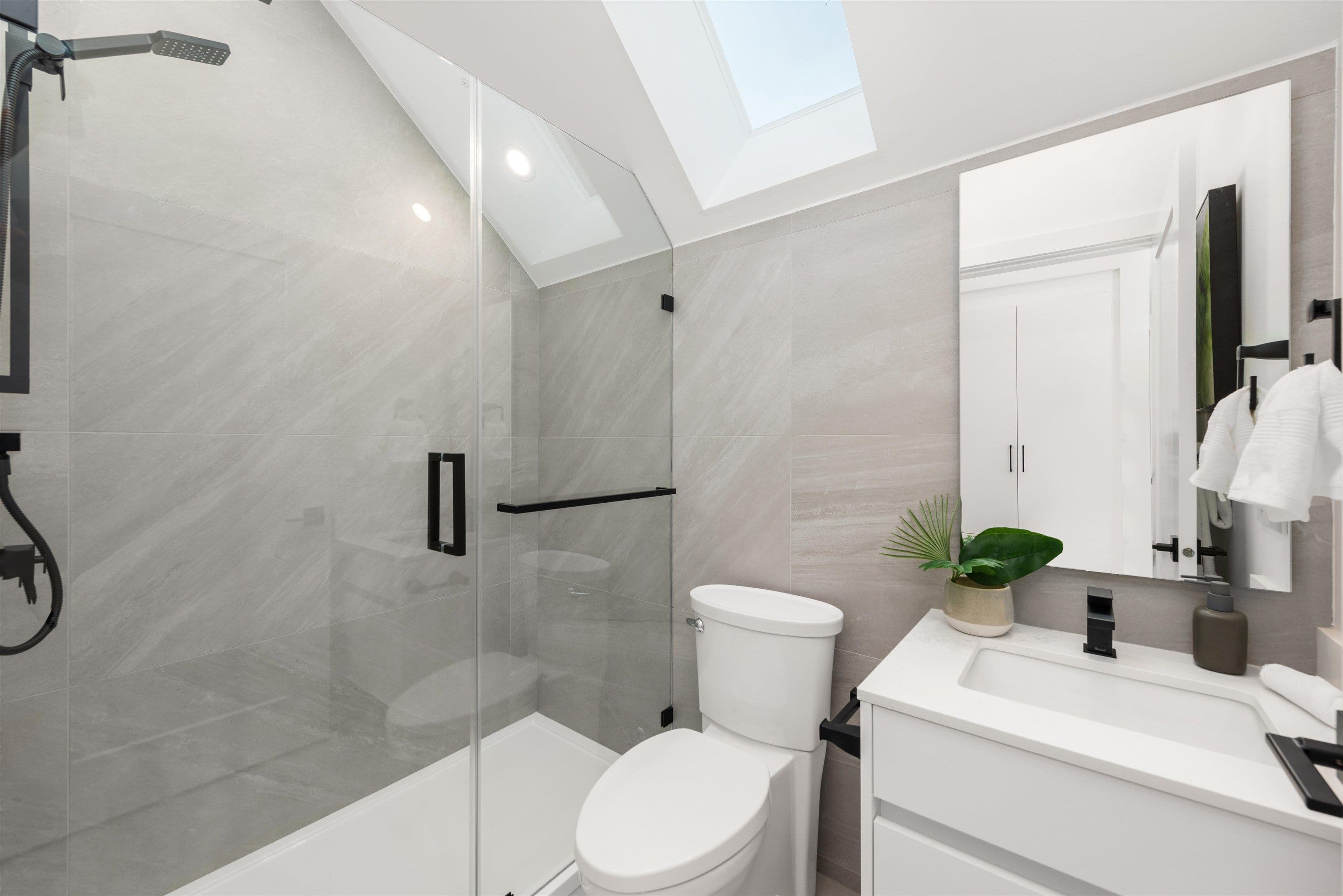 Property photo fde37016-9e38-42c4-a701-1e1a4319fb4f