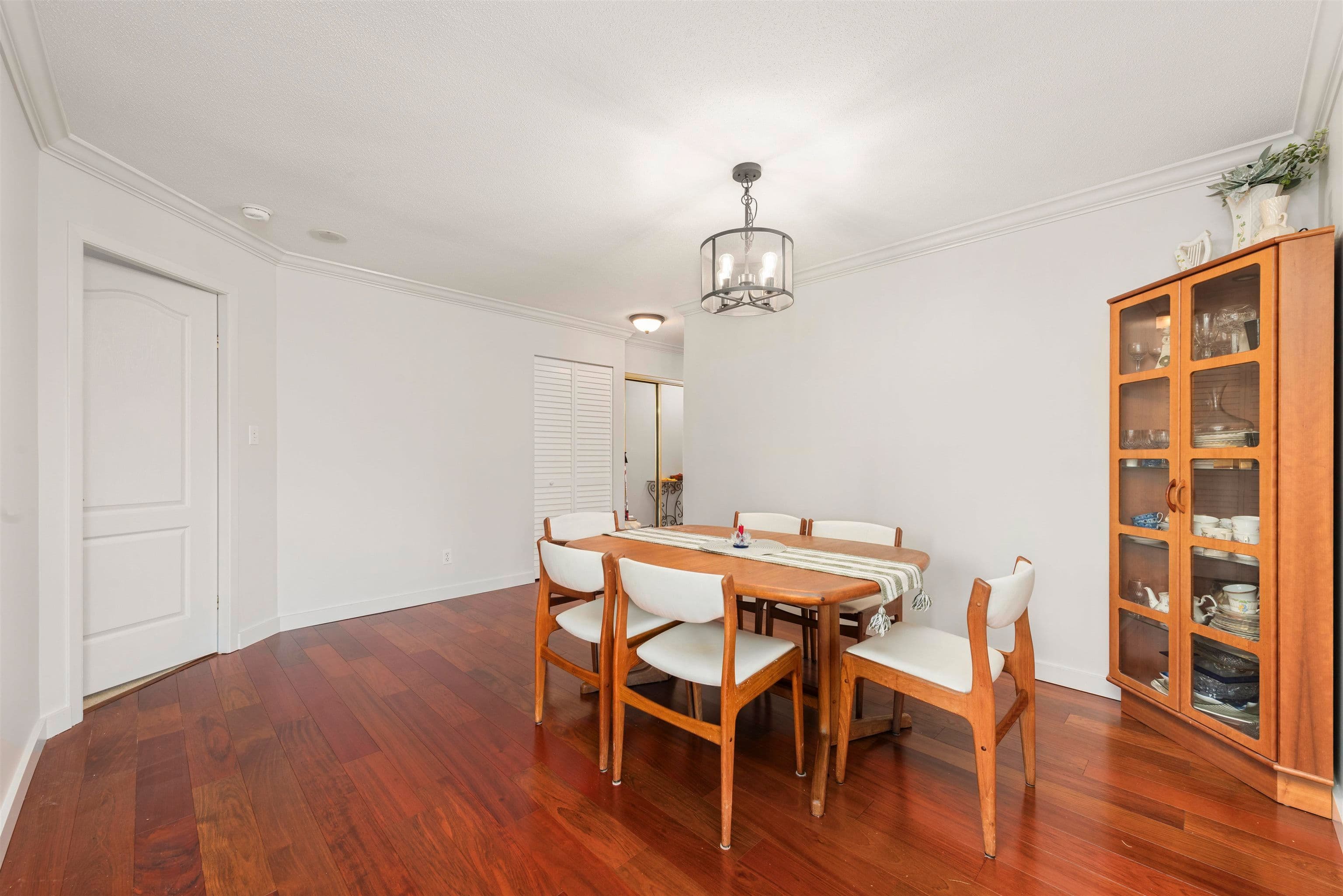 Property photo b317a890-068a-40a8-8ede-3221c874c866