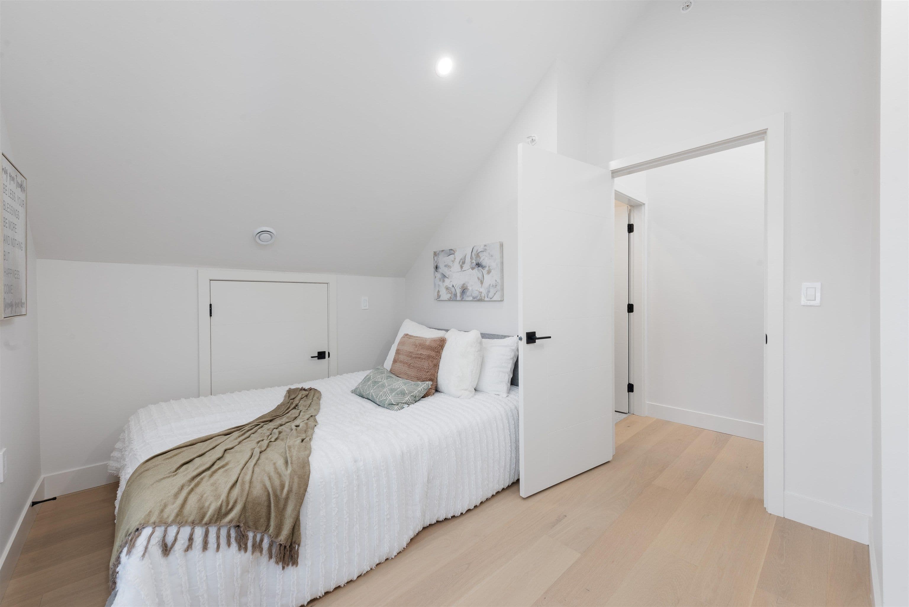 Property photo 9736a3e1-02c3-4e69-ae77-c35418a8682a