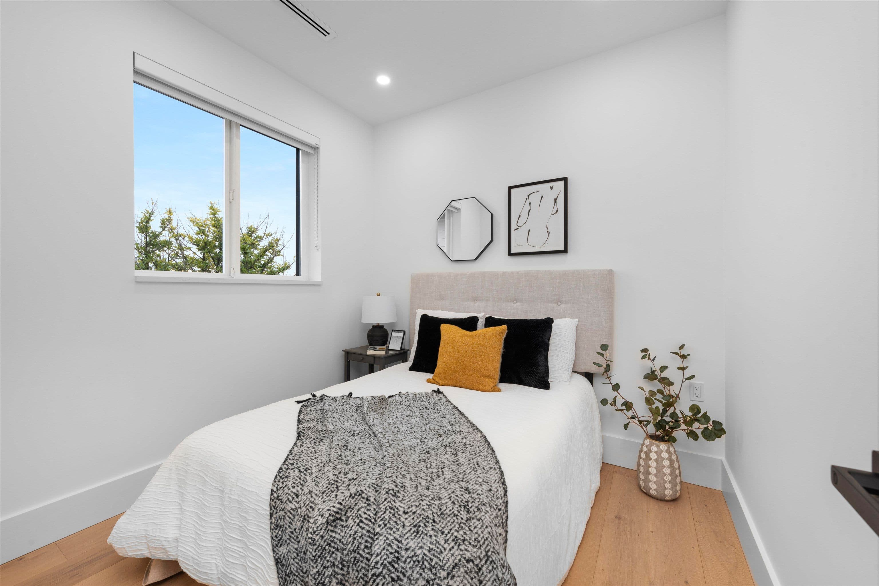 Property photo 99c81b0c-d180-4cf7-ae23-cde10158a3c3